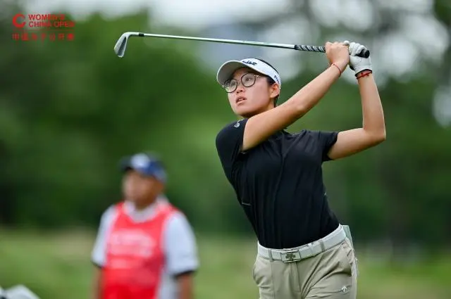 个洞短推没, 员王梓萱 个洞短推没, 员王梓萱